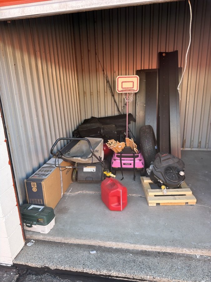10 x 10 storage unit in Walled Lake, MI