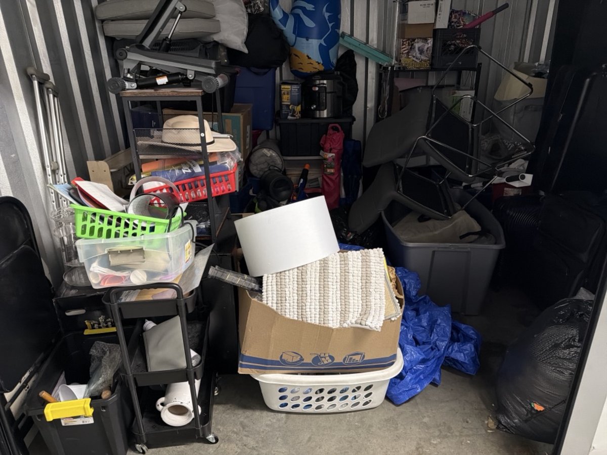 10 x 10 storage unit in Sandy Springs, GA