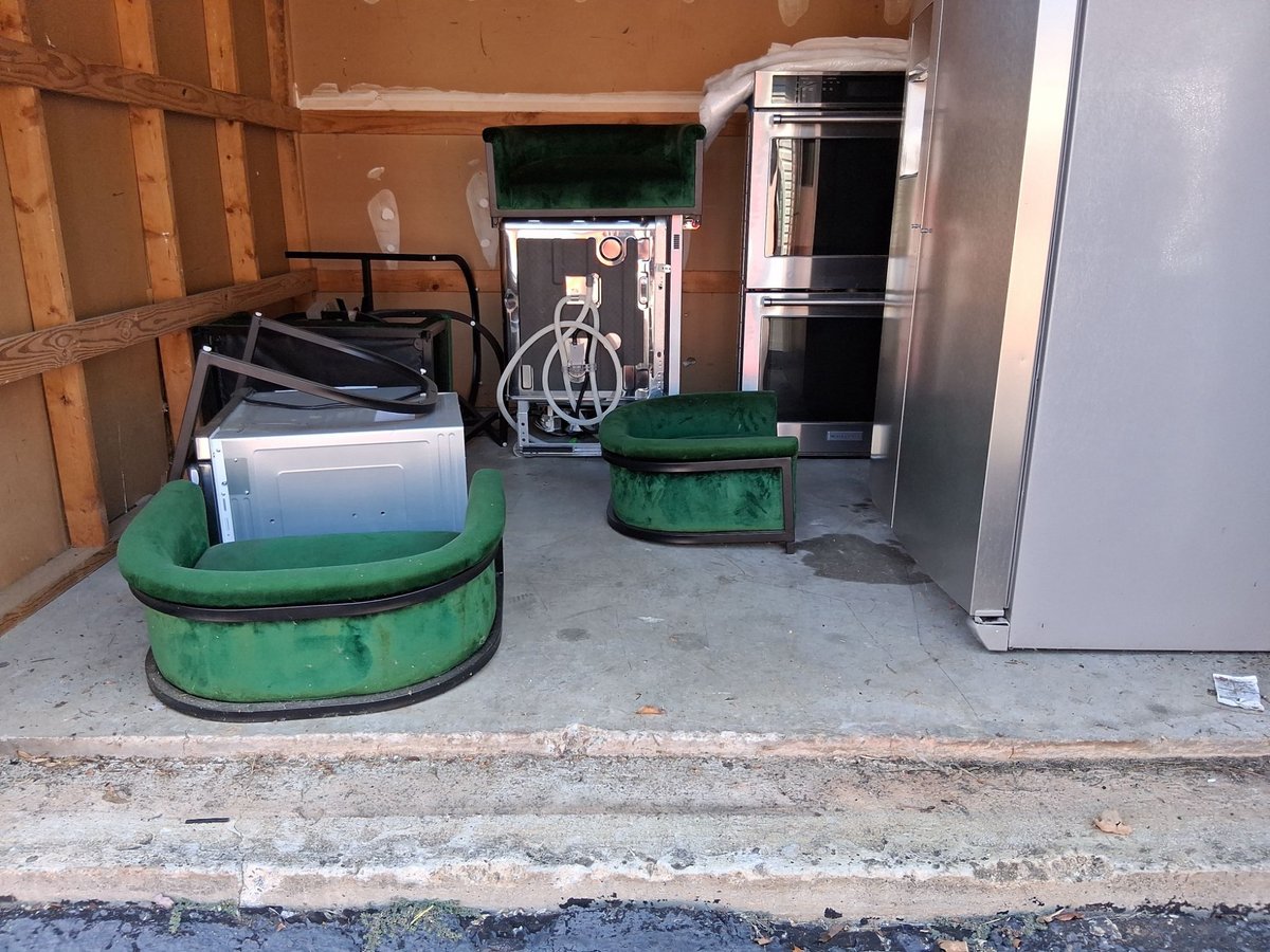 10 x 10 storage unit in Roswell, GA