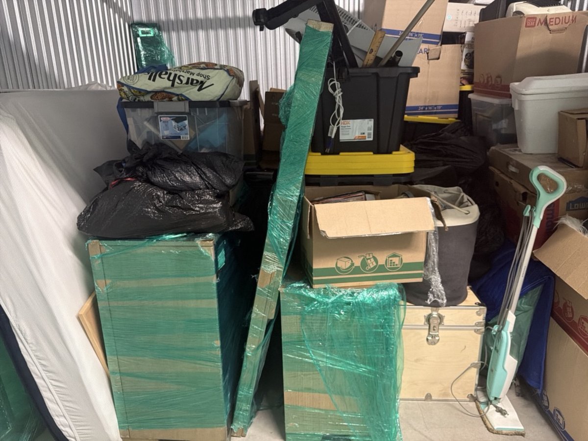 10 x 10 storage unit in Alpharetta, GA