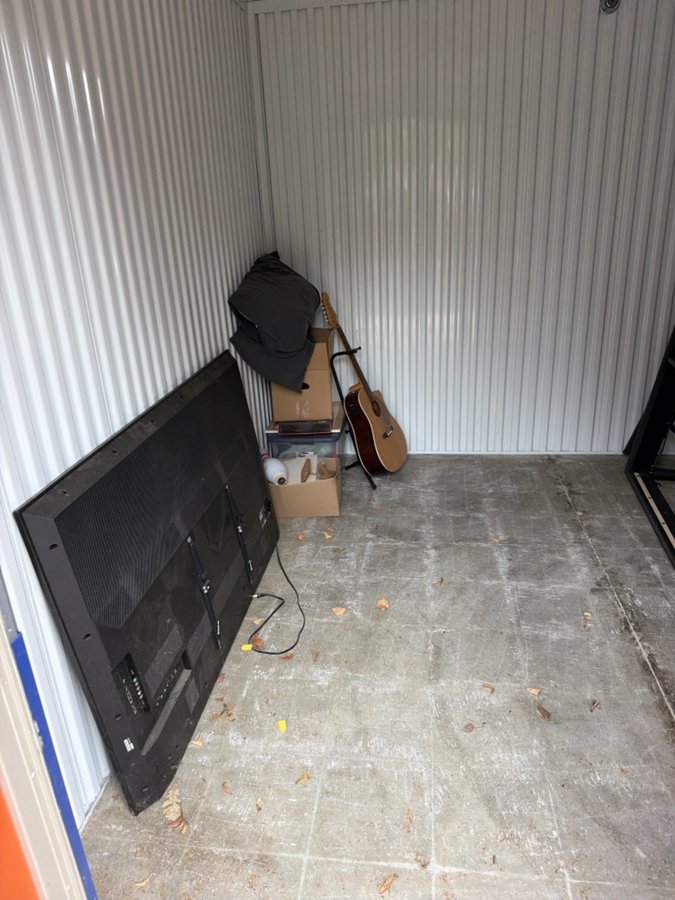 10 x 10 storage unit in Wixom, MI