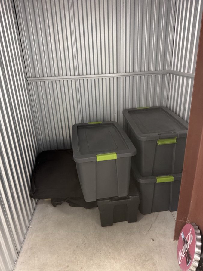 5 x 5 storage unit in Wixom, MI