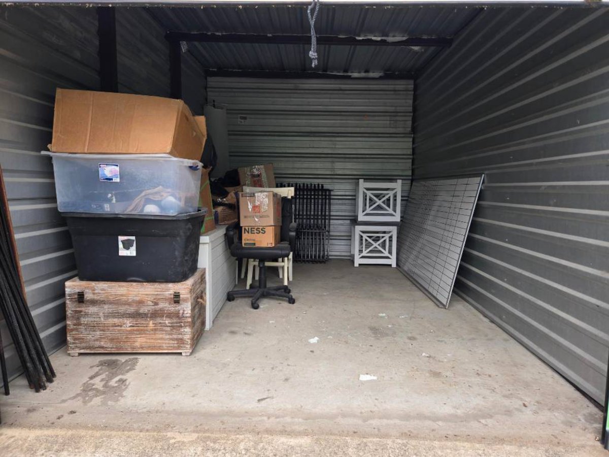 10 x 15 storage unit in Dallas, TX