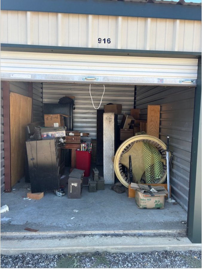 10 x 15 storage unit in Seven Points, TX