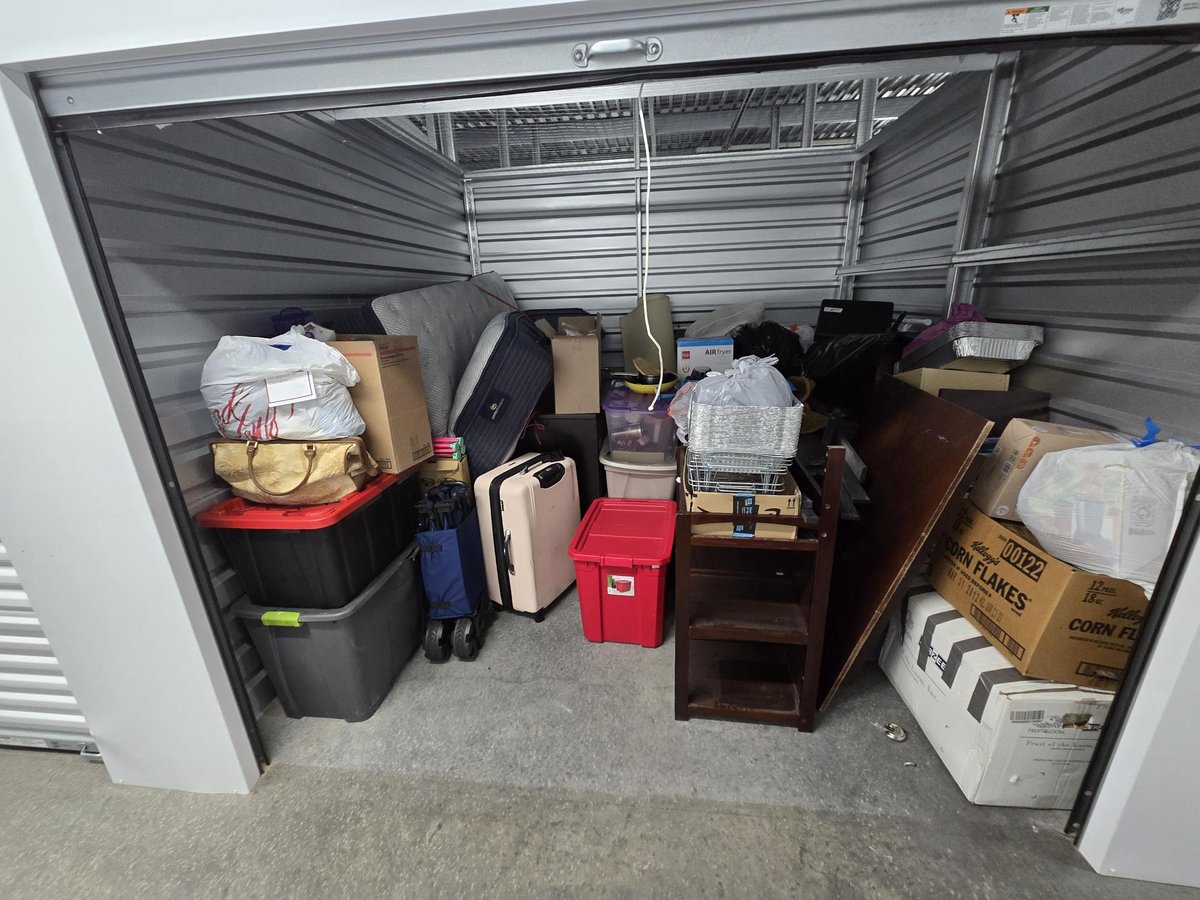 10 x 10 storage unit in Pittsburgh, PA