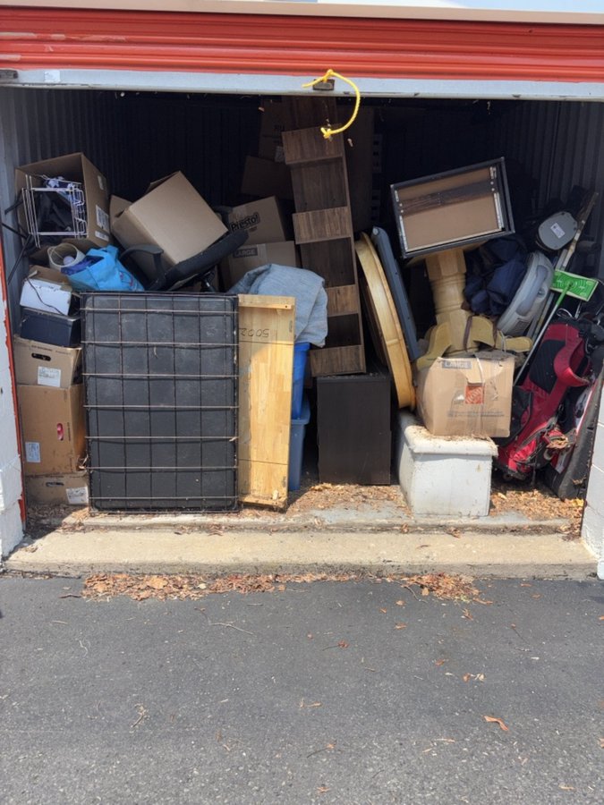 10 x 10 storage unit in Trevose, PA