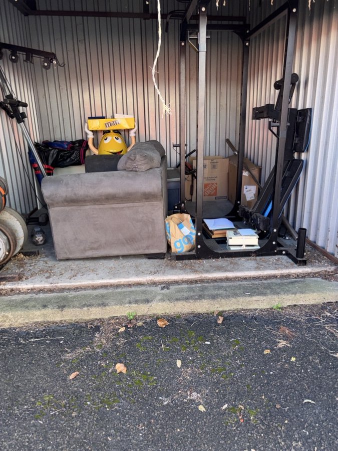 10 x 10 storage unit in Trevose, PA