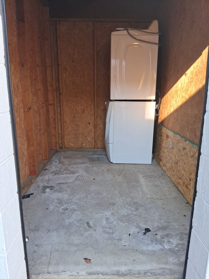 6 x 10 storage unit in Roswell, GA