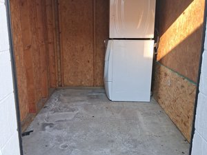 6 x 10 unit in Roswell