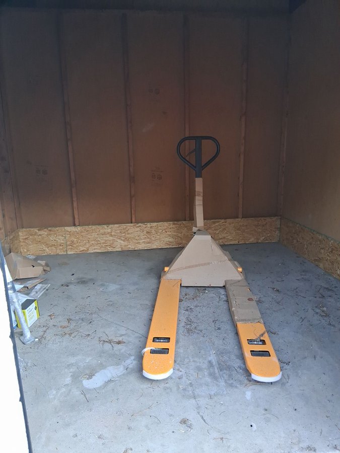 10 x 10 storage unit in Roswell, GA