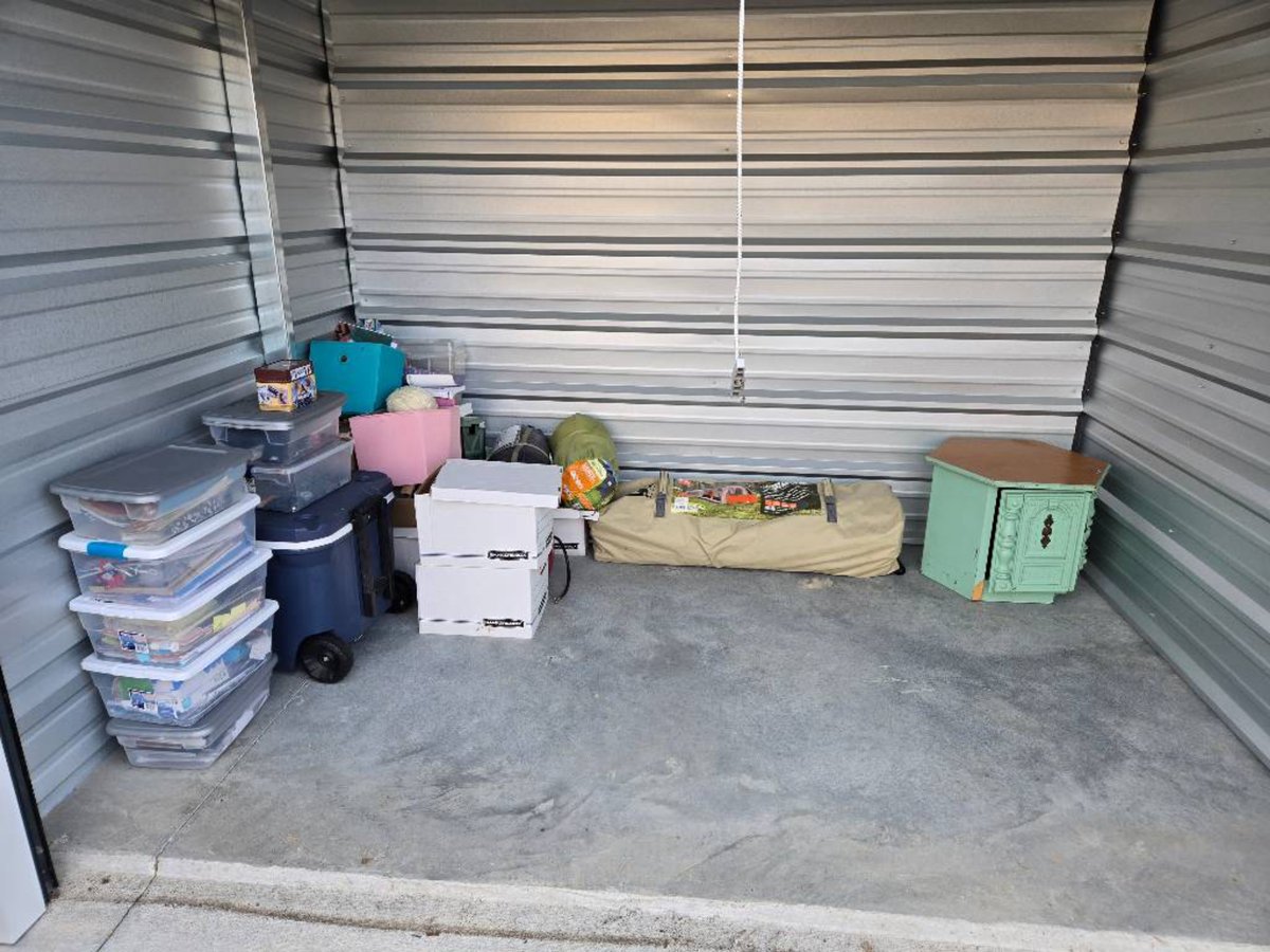 7 x 10 storage unit in Seymour, IN