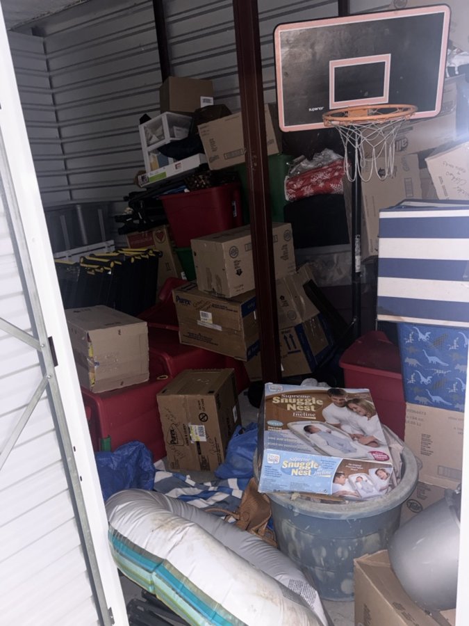 20 x 10 storage unit in Orlando, FL