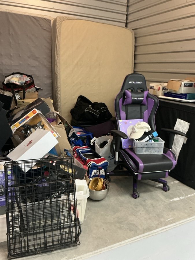 10 x 10 storage unit in Orlando, FL