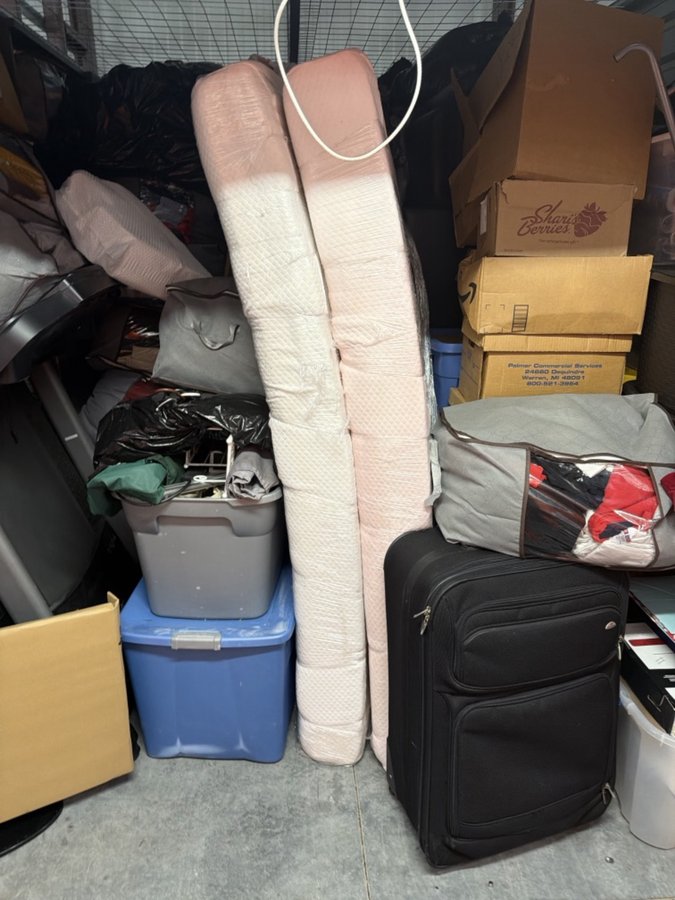 10 x 15 storage unit in Farmington Hills         , MI