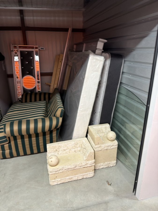 10 x 10 storage unit in Farmington Hills         , MI