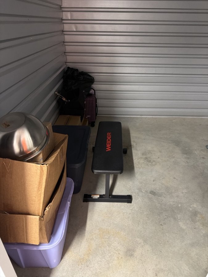 10 x 10 storage unit in Farmington Hills         , MI