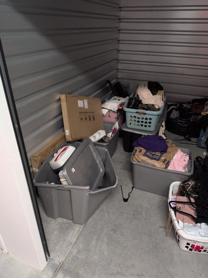 7 x 10 storage unit in Farmington Hills         , MI
