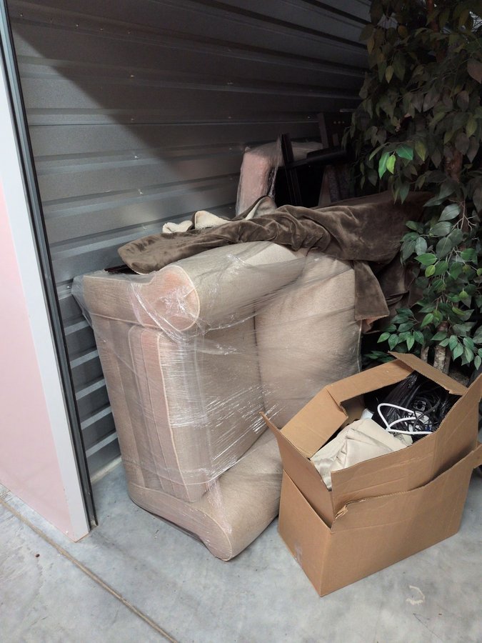 10 x 20 storage unit in Farmington Hills         , MI
