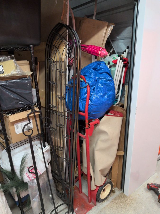 10 x 15 storage unit in Farmington Hills         , MI