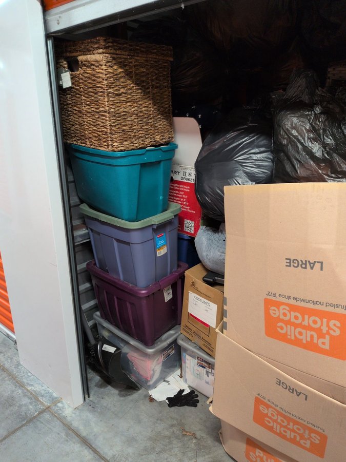 10 x 25 storage unit in Farmington Hills         , MI