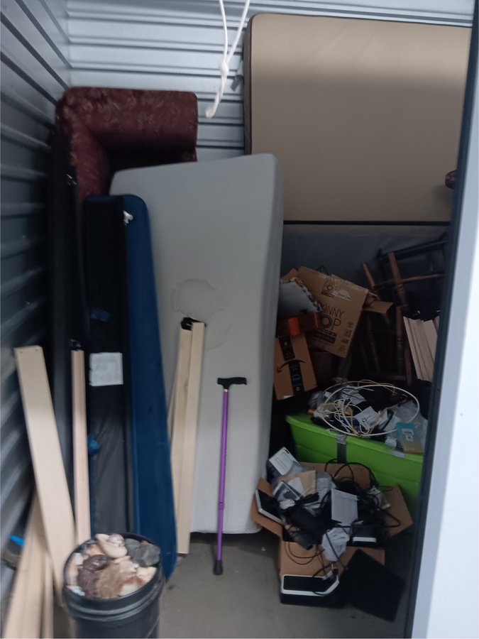 10 x 10 storage unit in Newark, DE