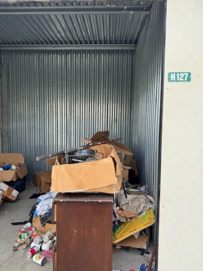 10 x 10 storage unit in Ceres, CA