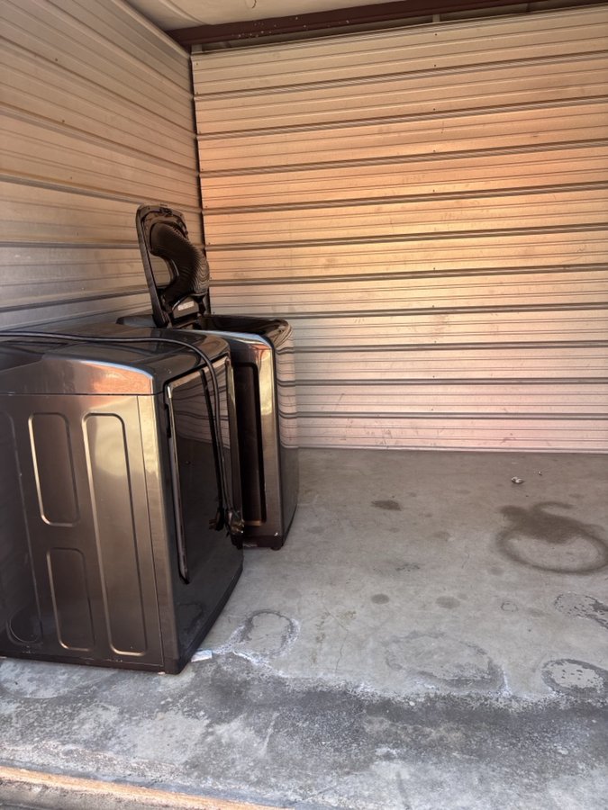 10 x 10 storage unit in Covington, GA