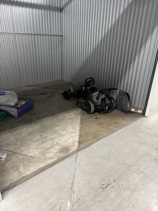 10 x 10 storage unit in Philadelphia, PA