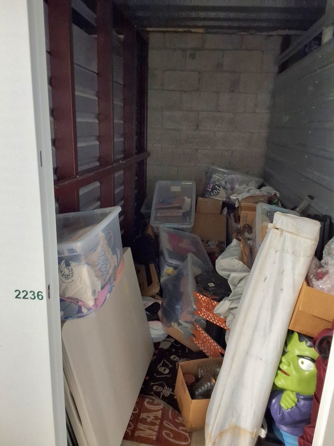 5 x 10 storage unit in Carol Stream, IL