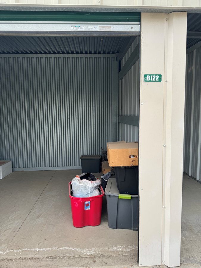 10 x 10 storage unit in Ceres, CA