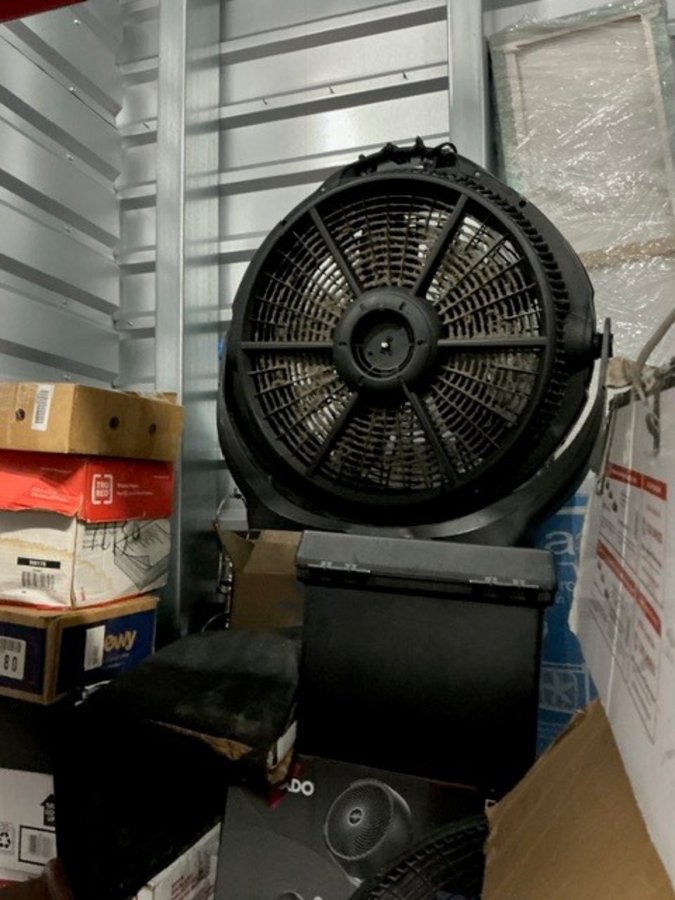 5 x 5 storage unit in Oxnard, CA