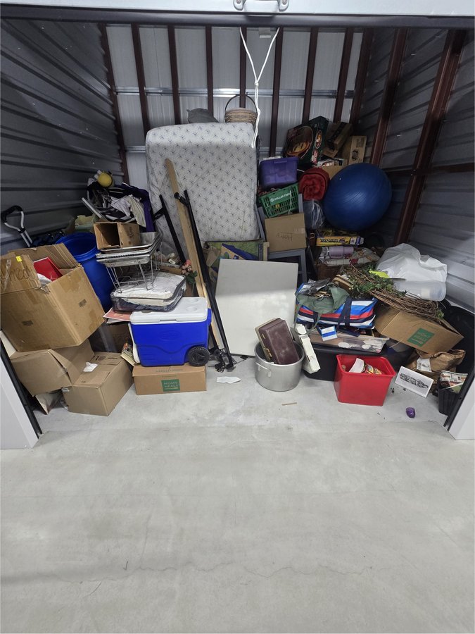 10 x 9 storage unit in Levittown, PA