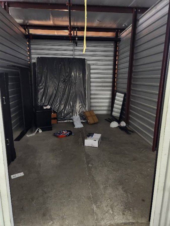 10 x 15 storage unit in Las Vegas, NV