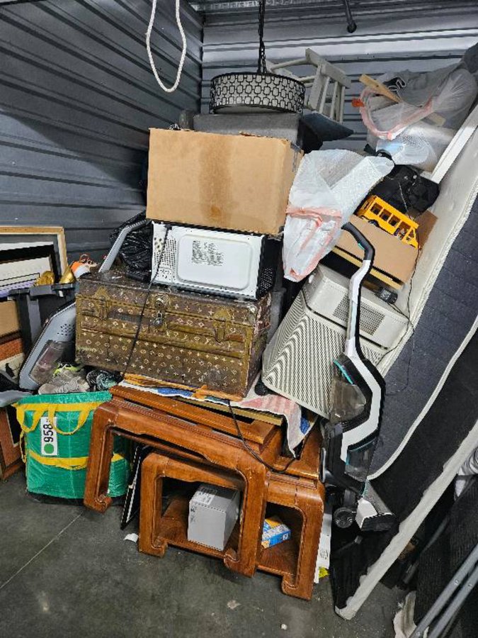 10 x 10 storage unit in Tucson, AZ