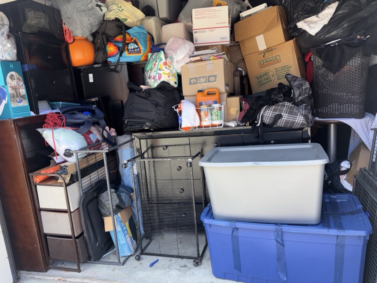 10 x 10 storage unit in Orlando, FL