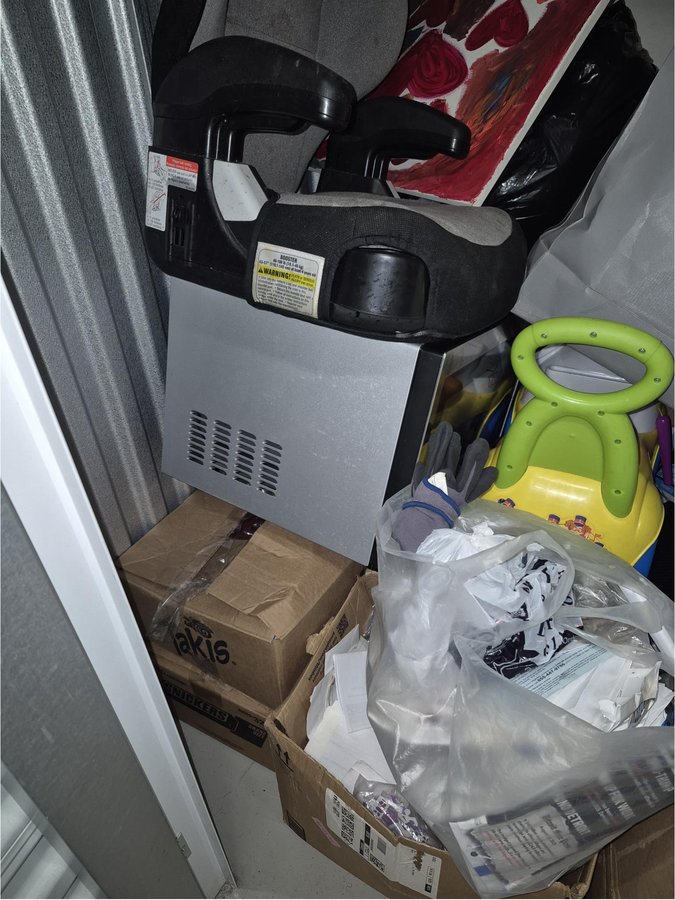 5 x 10 storage unit in Redford, MI