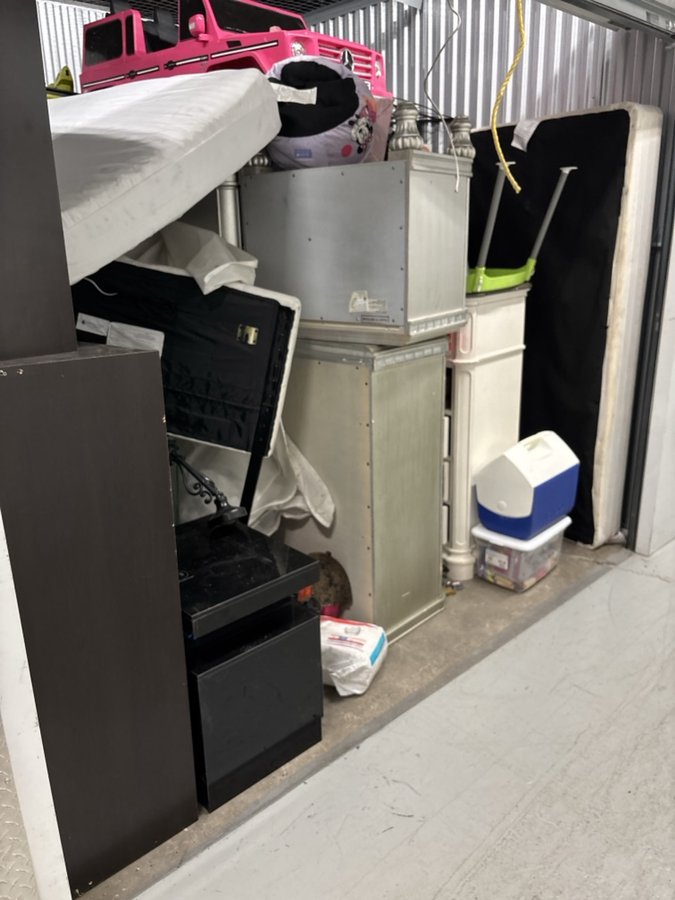 10 x 10 storage unit in Philadelphia, PA