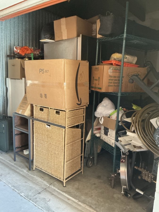 10 x 10 storage unit in Orlando, FL
