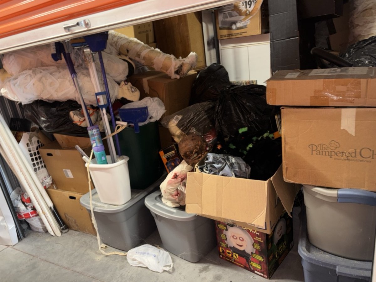10 x 10 storage unit in Orlando, FL