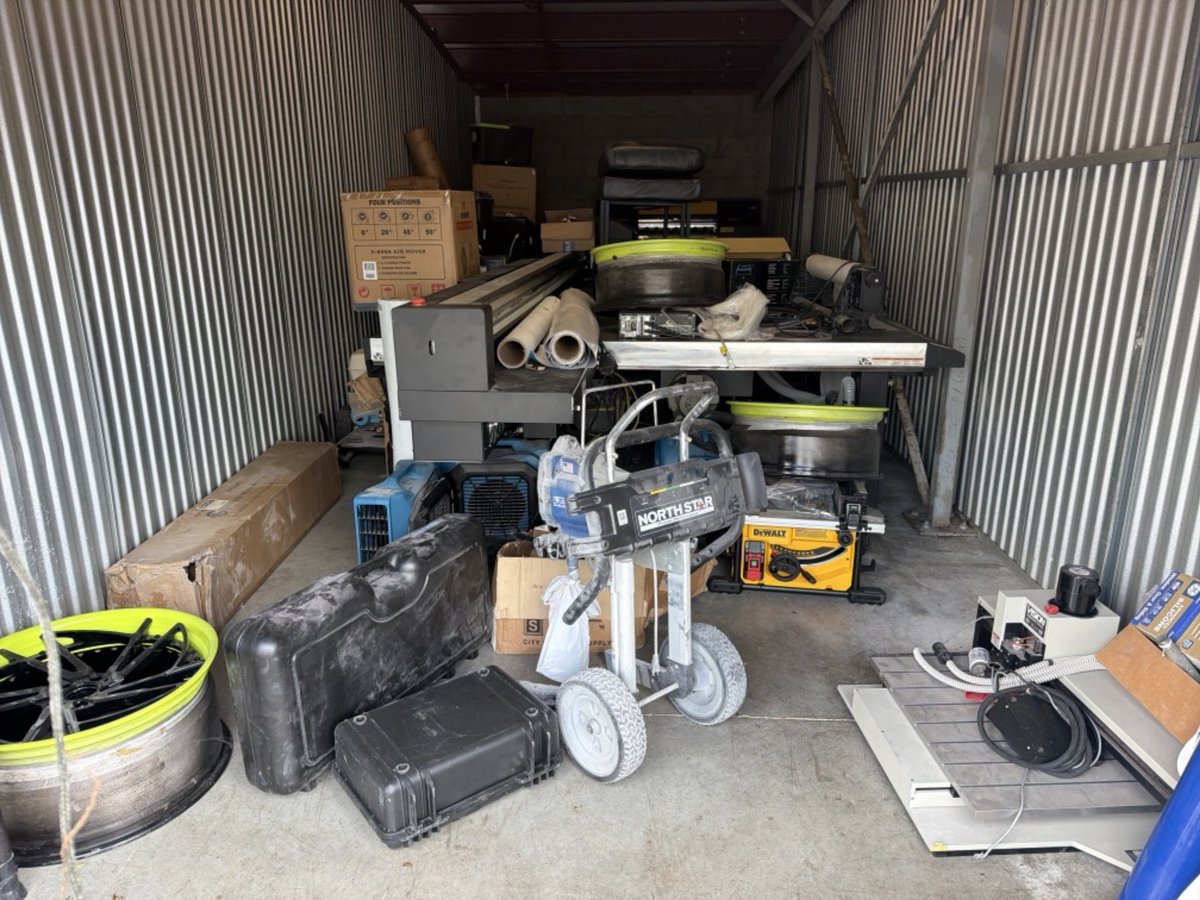 10 x 30 storage unit in Miami, FL