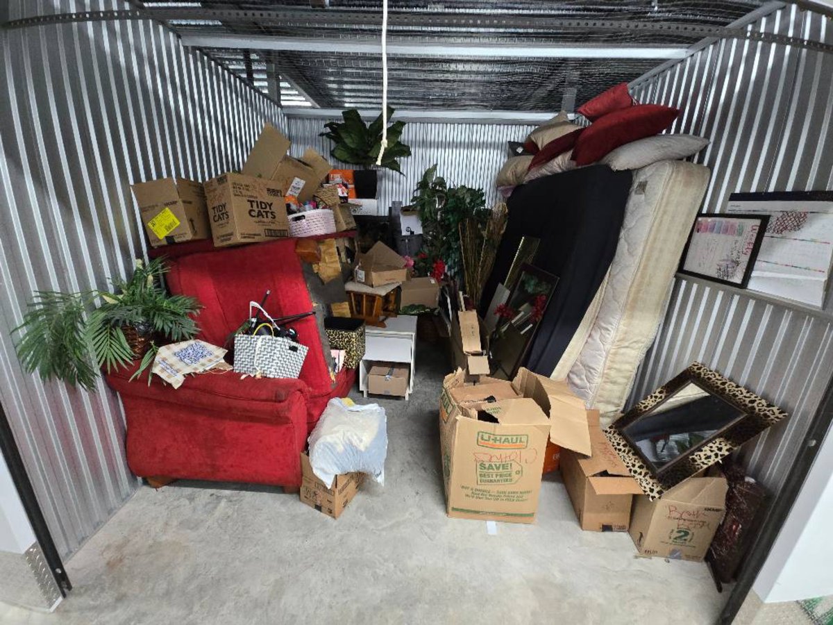 10 x 10 storage unit in Lexington, KY