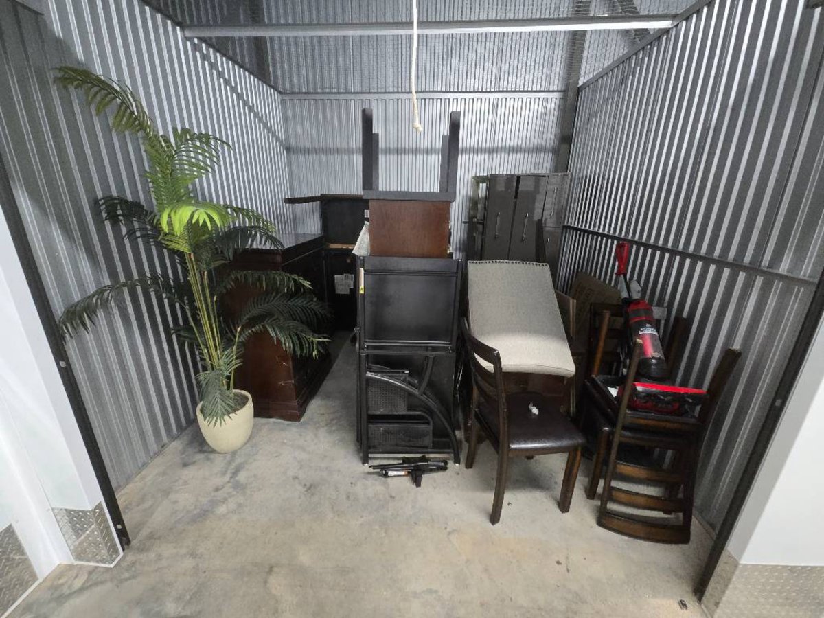 10 x 10 storage unit in Lexington, KY
