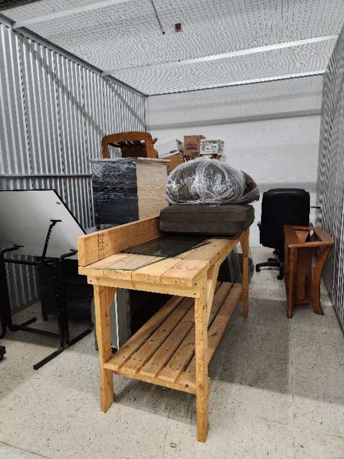 10 x 15 storage unit in Aurora, IL