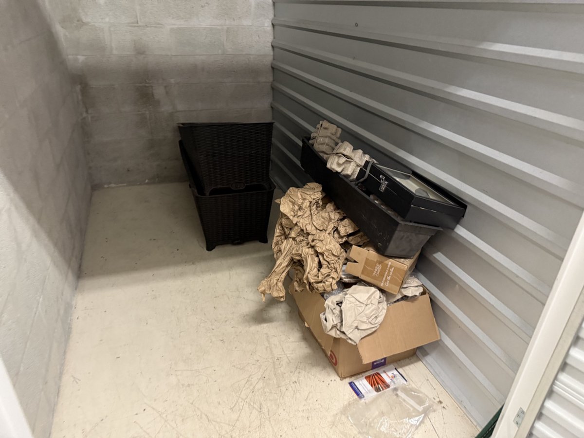 5 x 10 storage unit in Lantana, FL