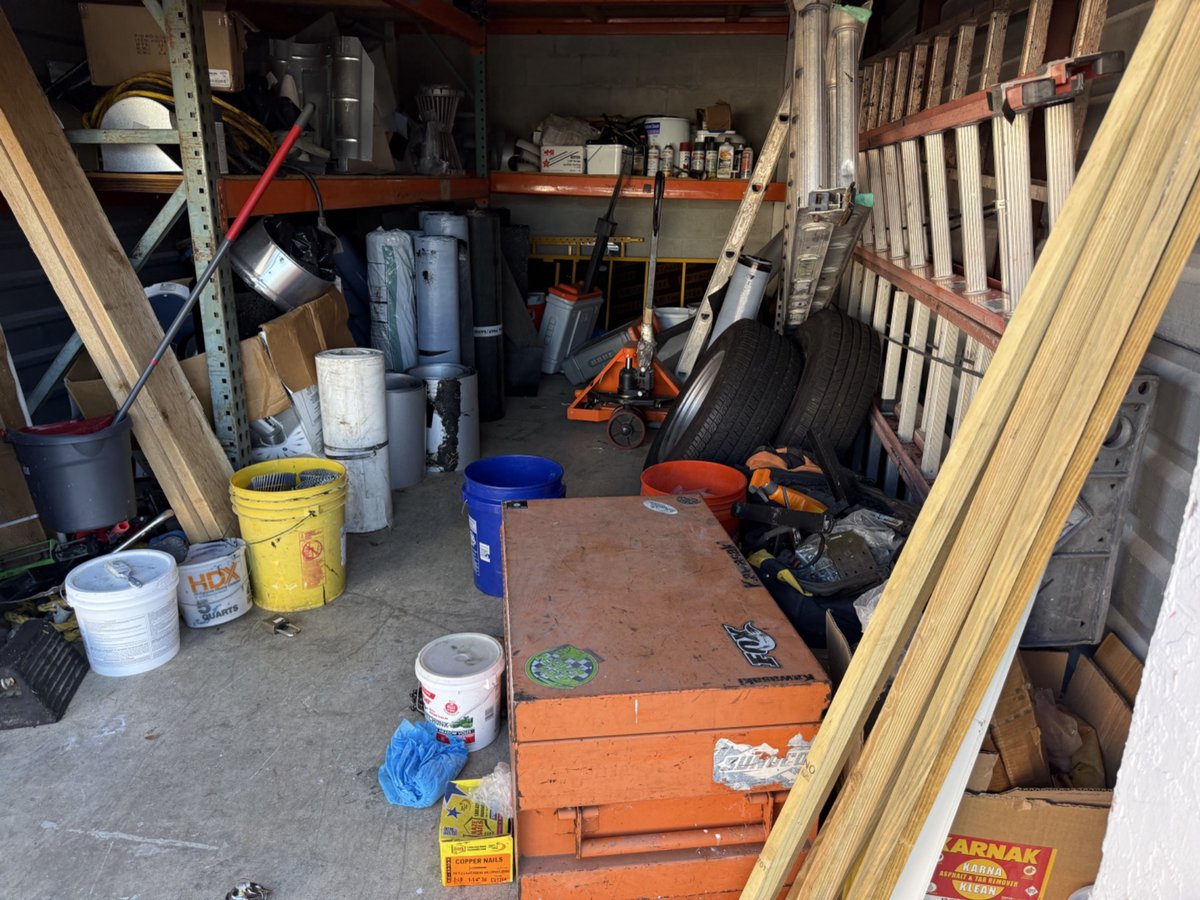 11 x 20 storage unit in Lantana, FL