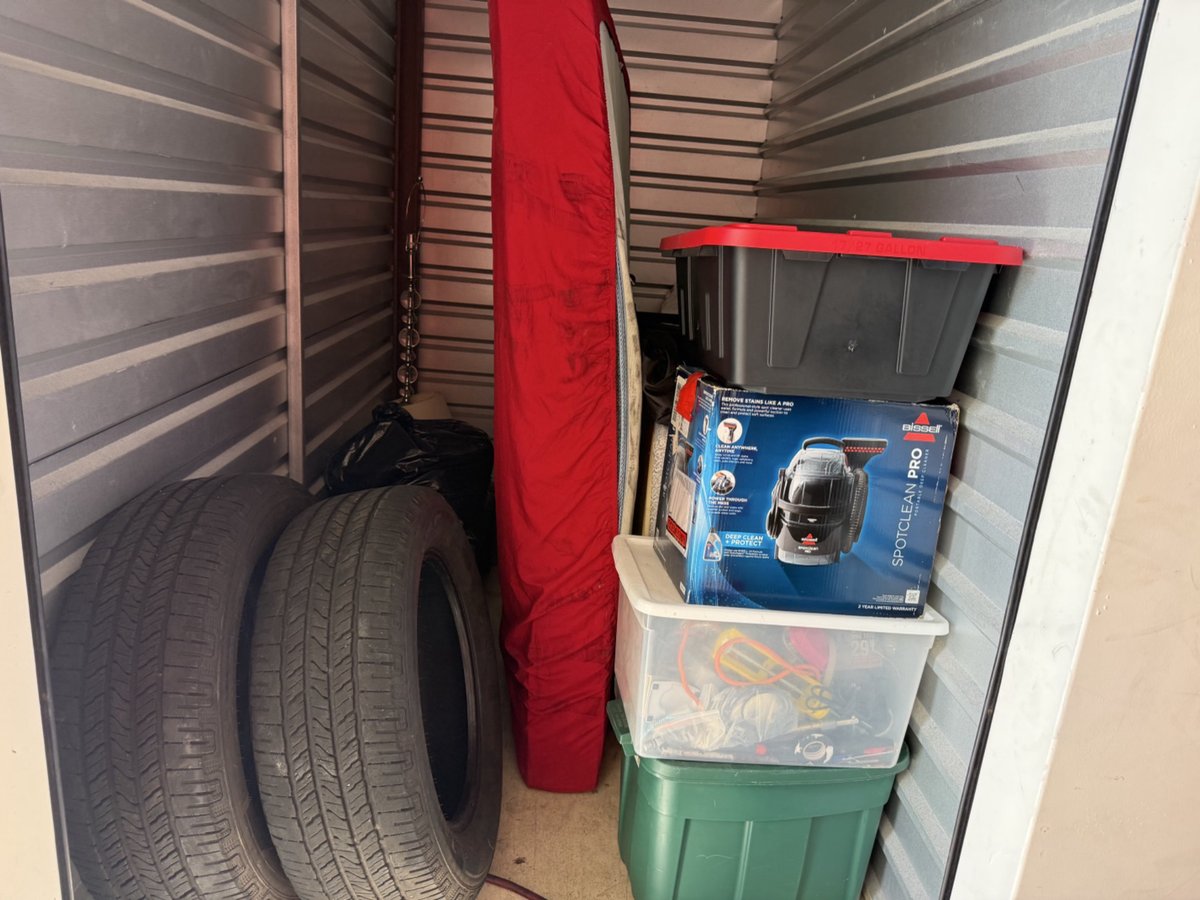 5 x 10 storage unit in Lantana, FL
