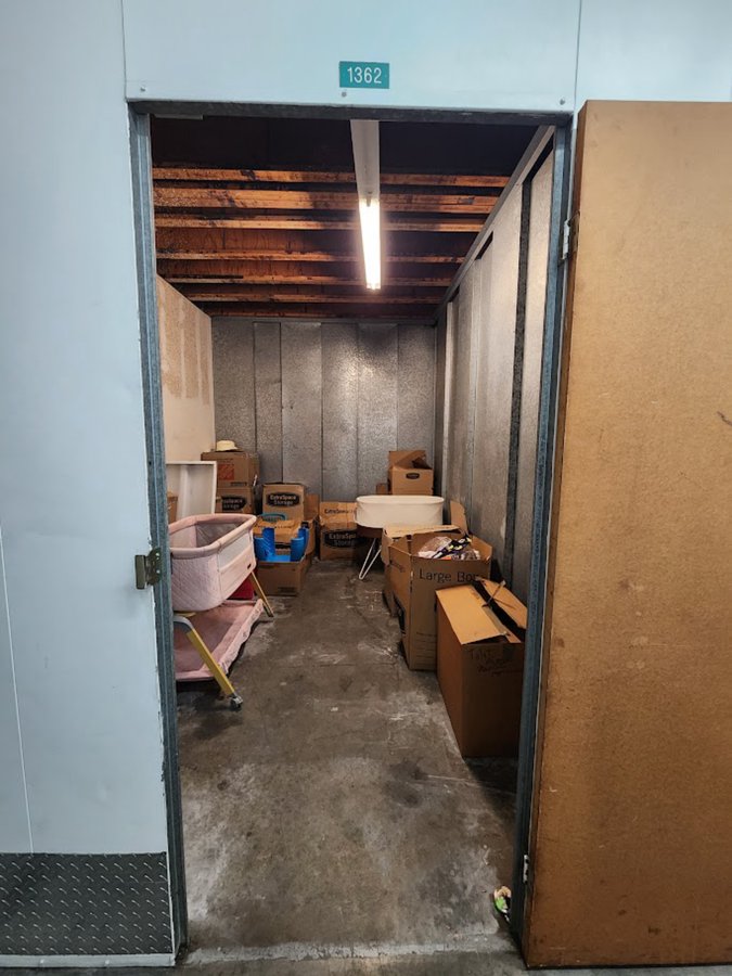 10 x 15 storage unit in Hawaiian Gardens, CA