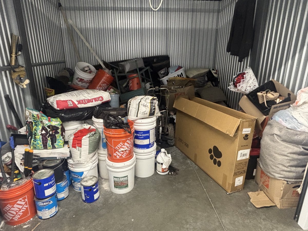 10 x 10 storage unit in San Diego, CA