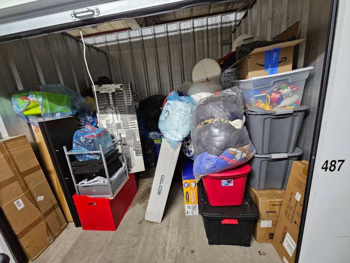 10 x 10 storage unit in Chicago, IL