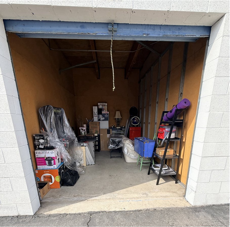 10 x 20 storage unit in Riverside, CA